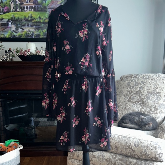 White House Black Market Dresses & Skirts - White House Black Market Floral Long Sleeve Dress